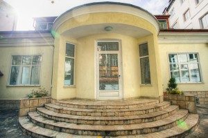 Есенс център